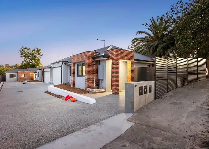 Corporate Entire House 2walk To Curtin Holiday home