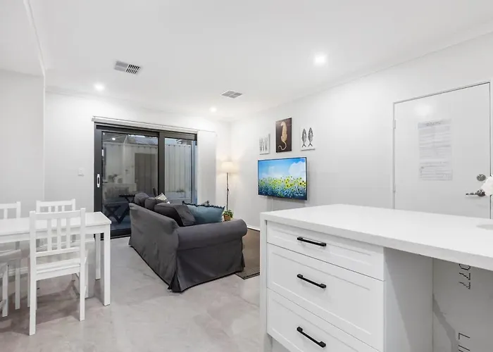 Corporate Entire House 2walk To Curtin Holiday home *